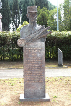 Busta M. R. Štefánika