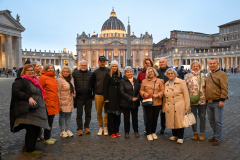 Vatikan-Namestie-sv.-Petra-vecer