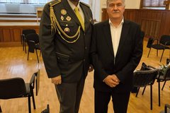 Uniforma prvého policajného prezidenta gen. Štefana Lastovku slávnostne odovzdaná do Múzea polície SR