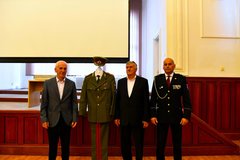 Uniforma prvého policajného prezidenta gen. Štefana Lastovku slávnostne odovzdaná do Múzea polície SR