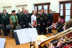 Uniforma prvého policajného prezidenta gen. Štefana Lastovku slávnostne odovzdaná do Múzea polície SR